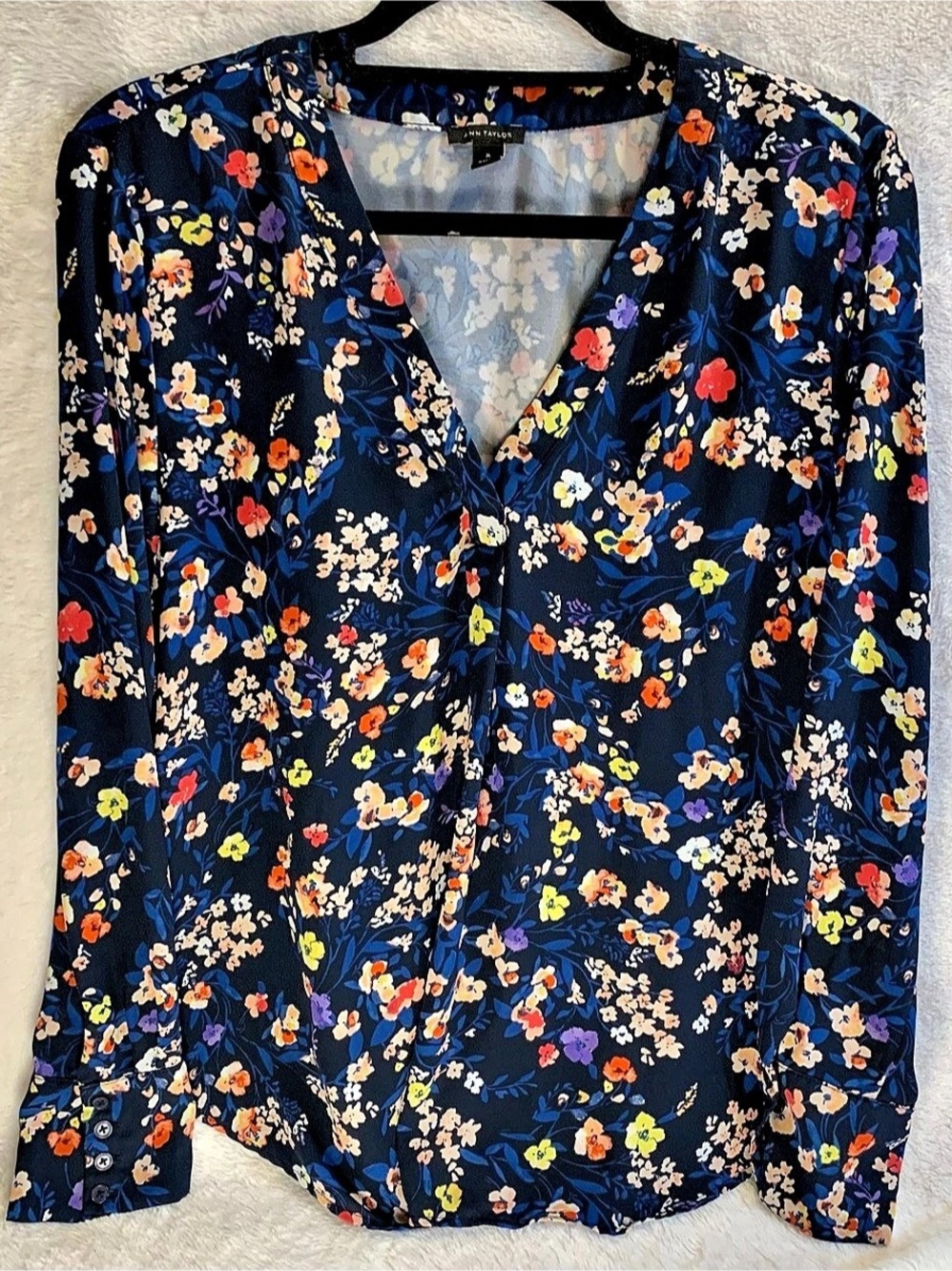 Ann Taylor Floral V-Neck Blouse Navy Blue Multicolor Size M Long Sleeve